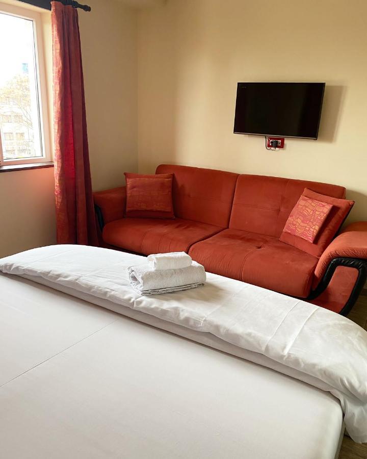 Anthora Hostel Plovdiv Buitenkant foto