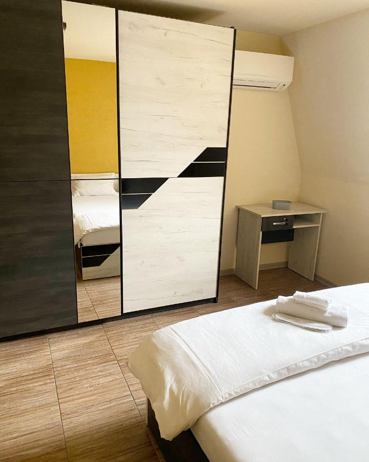 Anthora Hostel Plovdiv Buitenkant foto