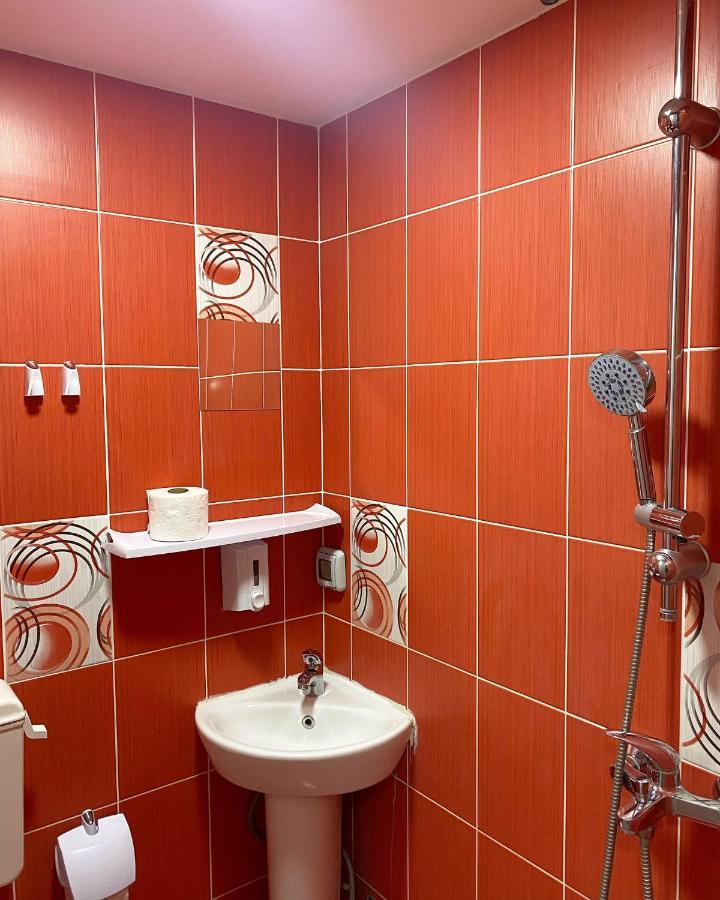 Anthora Hostel Plovdiv Buitenkant foto