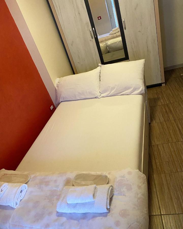 Anthora Hostel Plovdiv Buitenkant foto