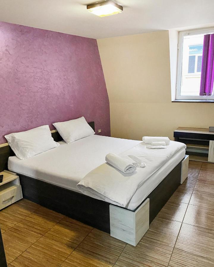 Anthora Hostel Plovdiv Buitenkant foto