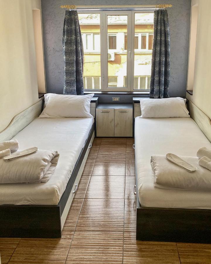 Anthora Hostel Plovdiv Buitenkant foto
