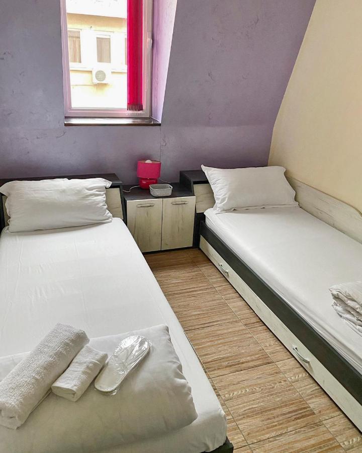 Anthora Hostel Plovdiv Buitenkant foto